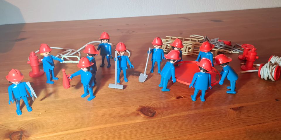 Playmobil Feuerwehreinsatz mit Sprungtuch – 12 Feuerwehrleute + Z in Hamburg