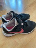 Nike Turnschuhe Gr. 33,5 Niedersachsen - Soltau Vorschau