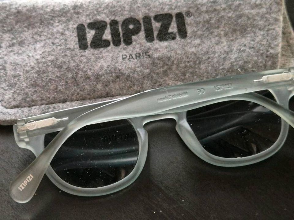 Sonnenbrille IZIPIZI in Aachen