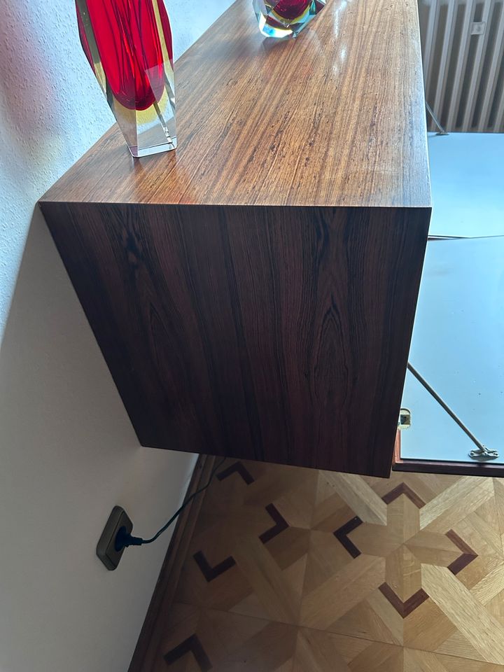 60er Jahre Echtholz Palisander Design Sideboard schwebend in Gießen