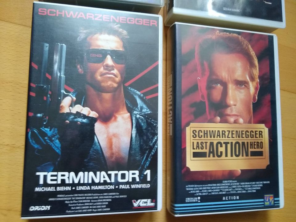 4 x Arnold Schwarzenegger Original VHS Filme in Delligsen