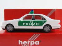 Herpa 042864 Mercedes-Benz E 320 Lim. (1995-2002) "POLIZEI" 1:87 Bayern - Bad Abbach Vorschau