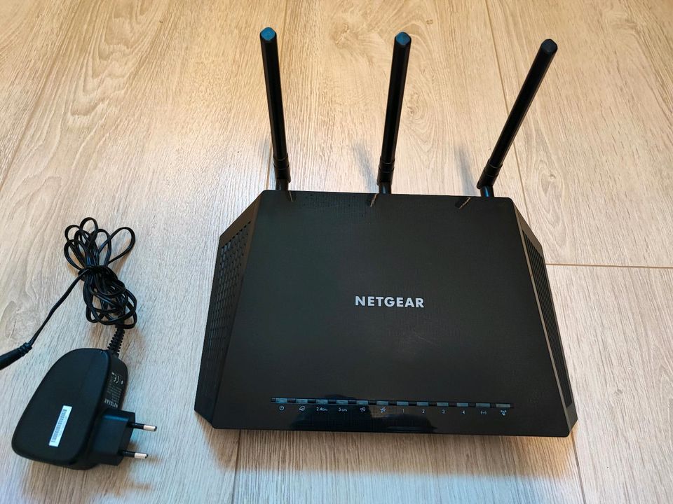 NETGEAR R6400 AC1750 WiFi Router in Taunusstein