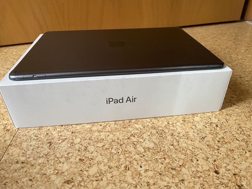 Apple iPad Air Cellular 10,5" (3. Generation) 64 GB, WI-FI in Landsberg (Lech)