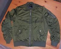 Bershka Bomberjacke Blouson oliv Gr. M Sachsen-Anhalt - Halle Vorschau