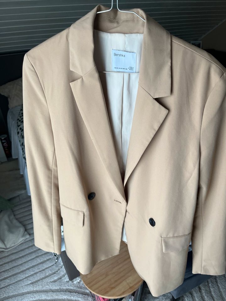 Bershka blazer beige in Lollar