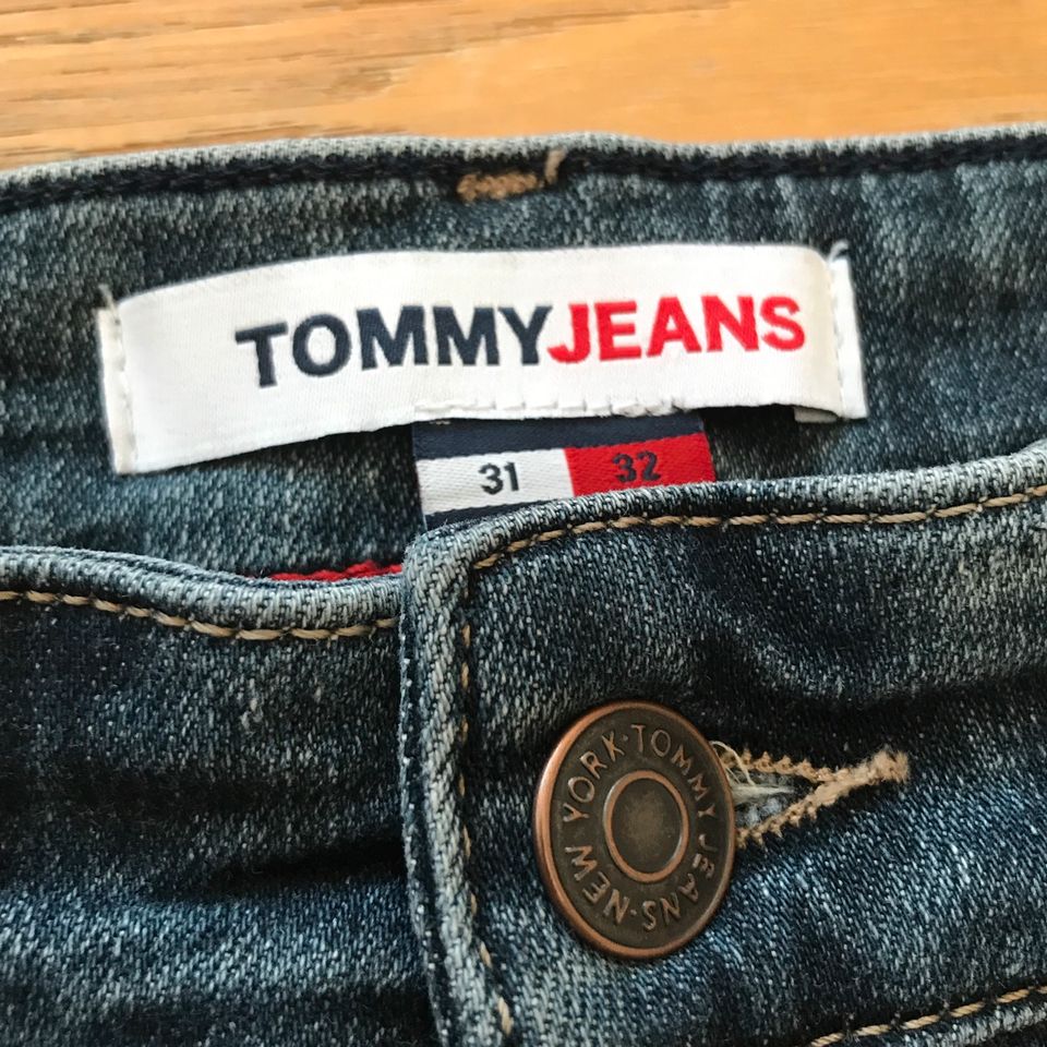 TOMMY JEANS Austin W31 L32 in Bruchköbel