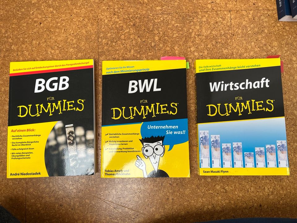 Verschiedene Fachbücher BWL (Einzeln und Gesamt) in Stuttgart