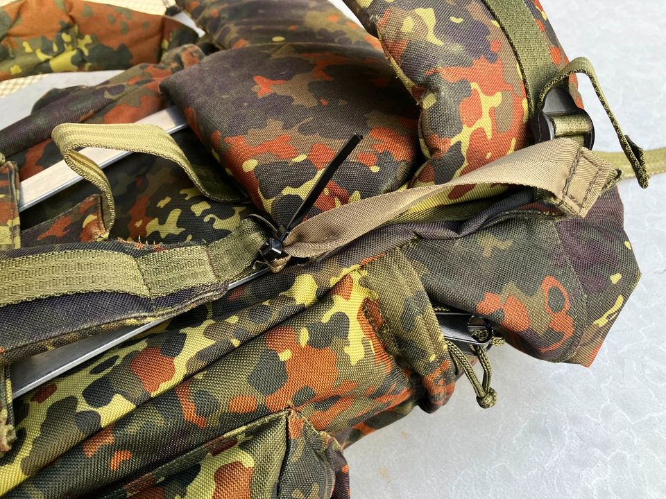 Tourenrucksack Rucksack im Bundeswehr Flecktarn reparaturbedürfti in Kaufering