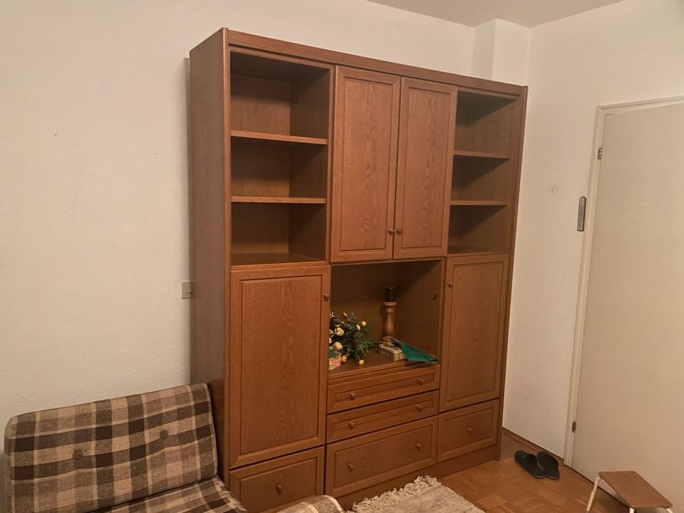 Möbel (Schrank, Couch, Stühle,etc.) zu verschenken in Wetter (Hessen)