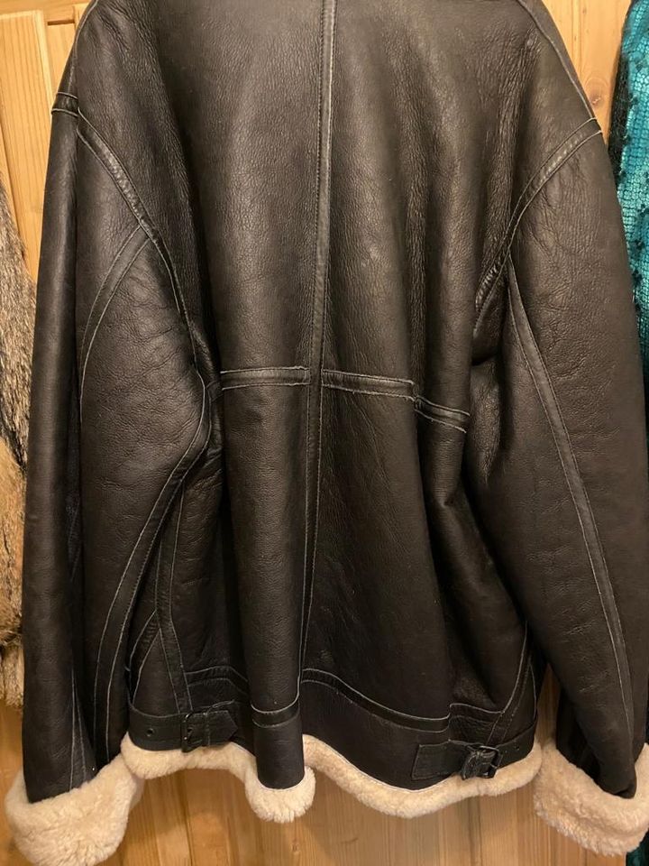 Vintage Echte Lederjacke Lammfell Fliegerjacke Größe XL/56 in Rosenheim