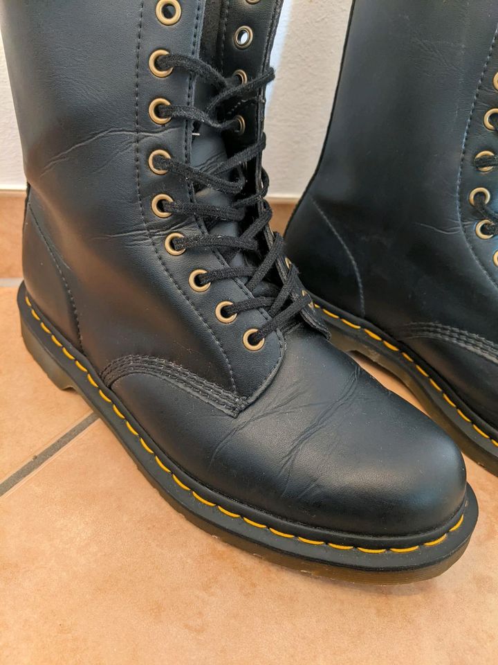 Original Dr Martens 1490 vegan gr. 43 wie neu in Hamburg