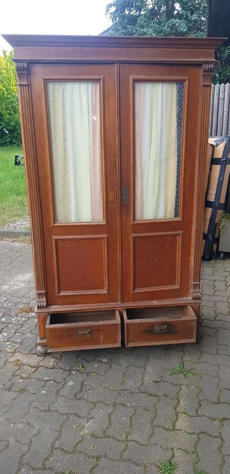 Antiker Jugendstil Schrank um,1900 in Wunstorf