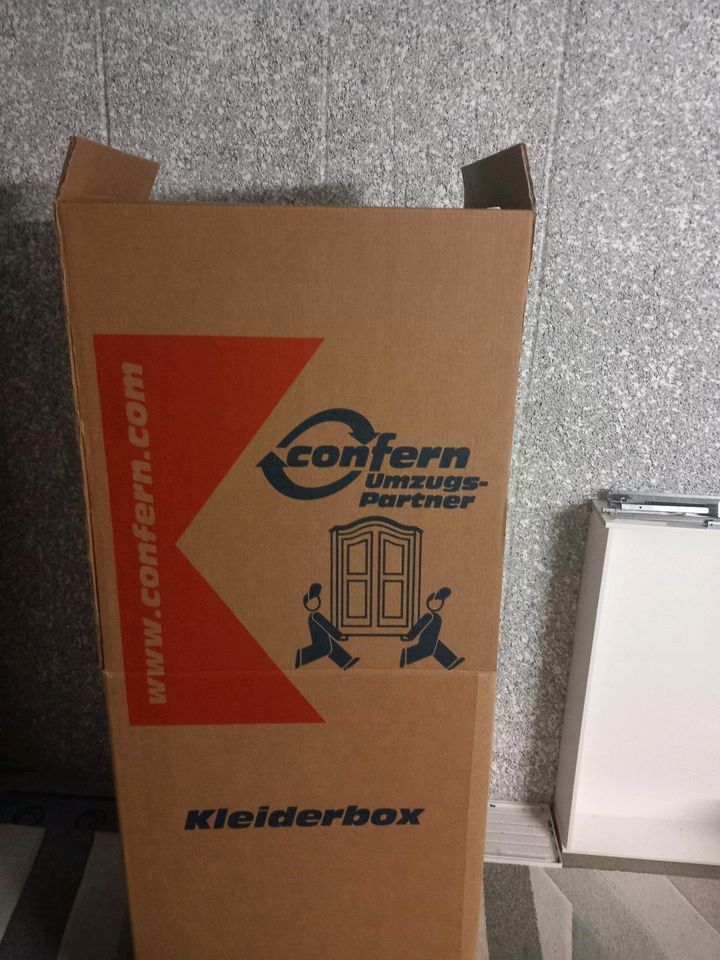 Kleiderbox mit Kleiderstange in Koblenz