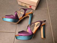 HÖGL Plateau Sandalen Gr 40 bzw 6 1/2 bunt metallic NEU Hannover - Bothfeld-Vahrenheide Vorschau
