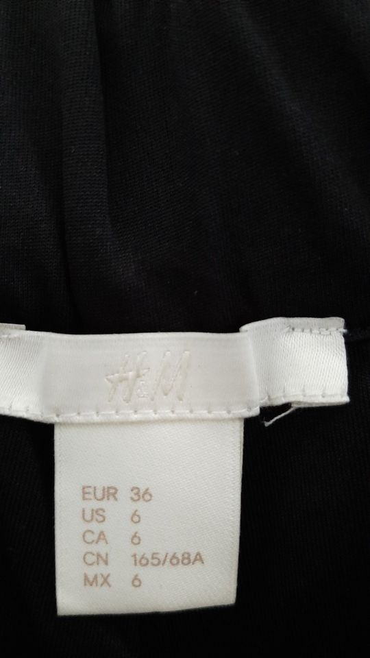 Kurze schwarze Shorts Hose Hotpants mit Pailletten Gr. 36 H & M in Bottrop