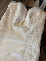 Brautkleid mit Schleppe ivory Farben schnürung 42-46 Nordrhein-Westfalen - Bad Driburg Vorschau