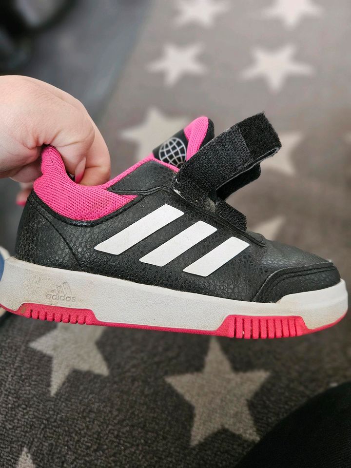 Adidas Sneaker Klettverschluss pink/schwarz Gr. 28 in Duisburg
