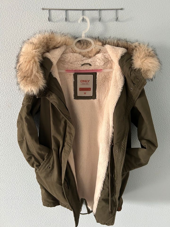 Only Damen Jacke Parker M Winterjacke grün Olive in Dortmund