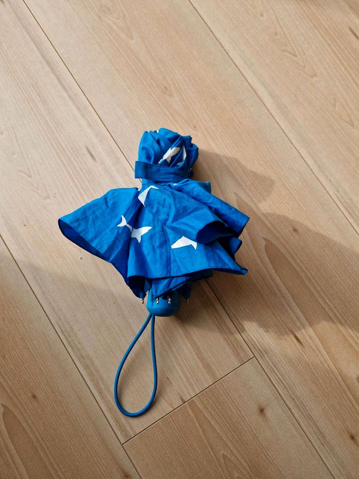 Regenschirm "Haie" blau 2,50€ in Nürnberg (Mittelfr)