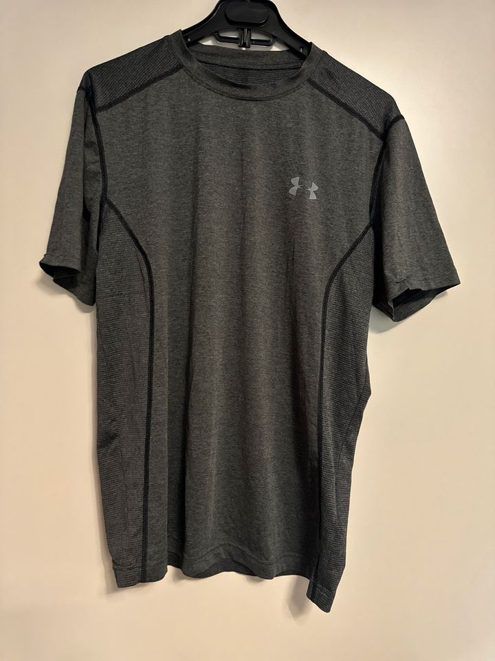 Under Armour Top Paket NP mind. 300€ in Walldürn