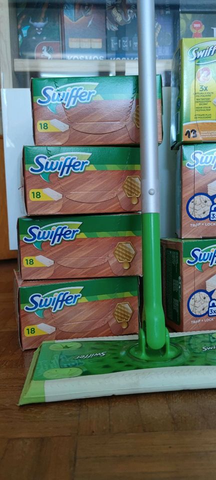 Swiffer mit 136 Tücher Set | 4 Packungen Neu 4 + geöffnet voll in Rauenberg