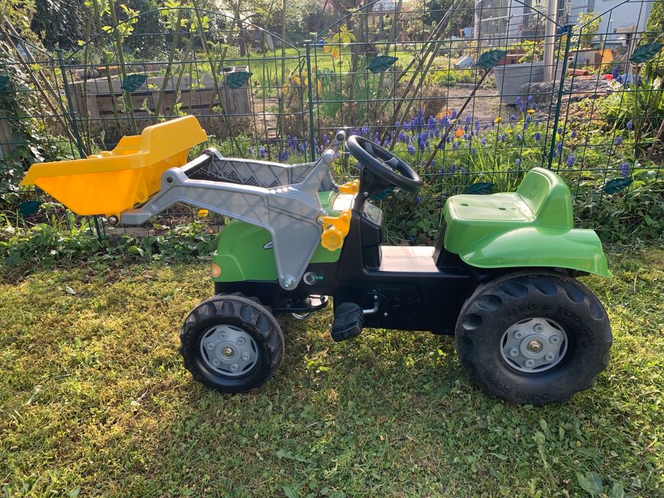 Traktor mit Pedalen für Kinder in Ellwangen (Jagst)