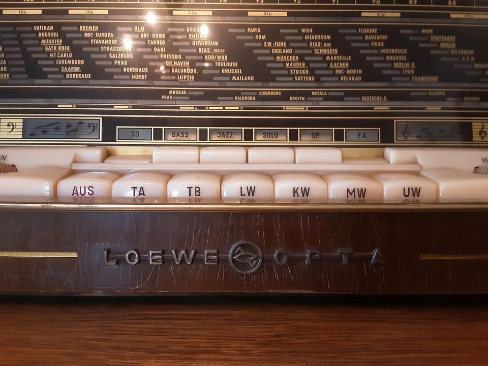 Röhrenradio Loewe in Lübeck