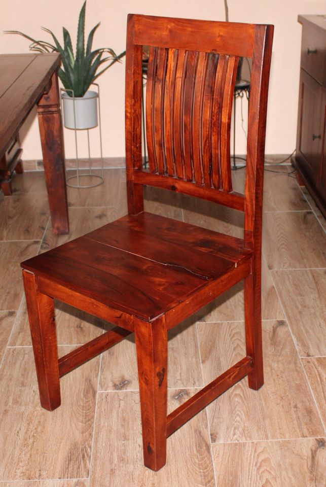 Esstisch mit 6 Stühlen und 2 Zusatzplatten in Nauen
