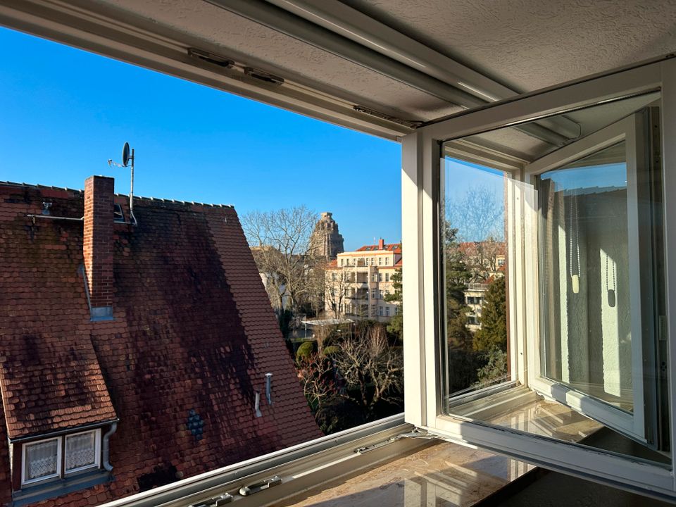 Stilvoll Wohnen: Dachgeschosswohnung mit Dampfsauna, Kamin und  Blick aufs Völkerschlachtdenkmal! in Leipzig