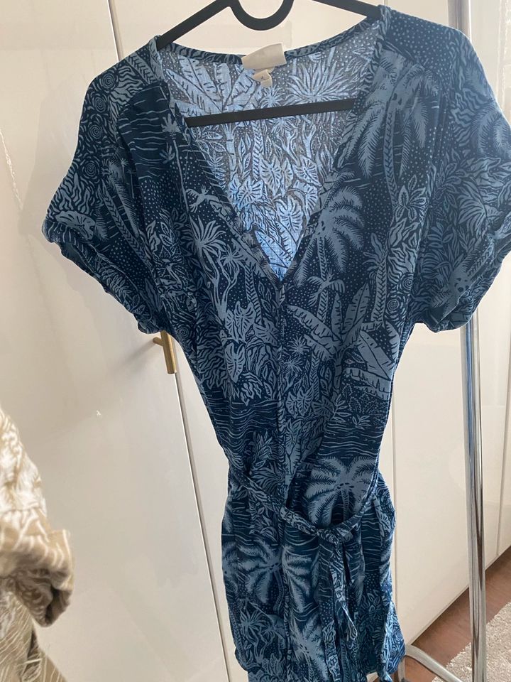 H&M Kleid kurzarm Sommerkleid locker leicht mit Gürtel S 36 in Karlshuld