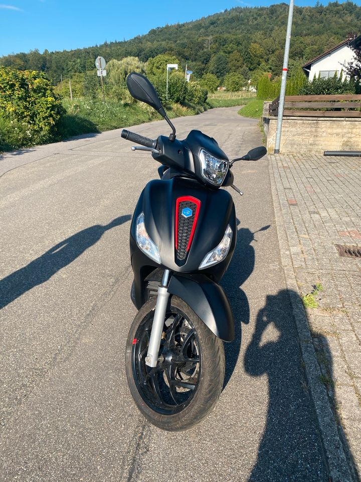 Piaggio MEDLEY 125 SPORT ABS wie neu matt schwarz Frauen in Gaggenau