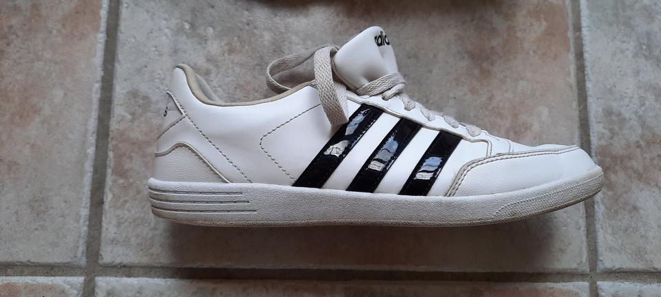 Adidas Damen Schuhe weiB schwarze Streifen Gr. 39 gebraucht