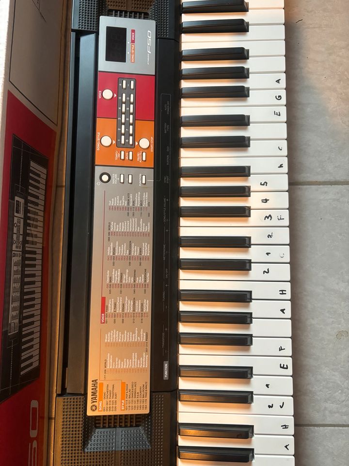 Yamaha Piano Keyboard in Lennestadt