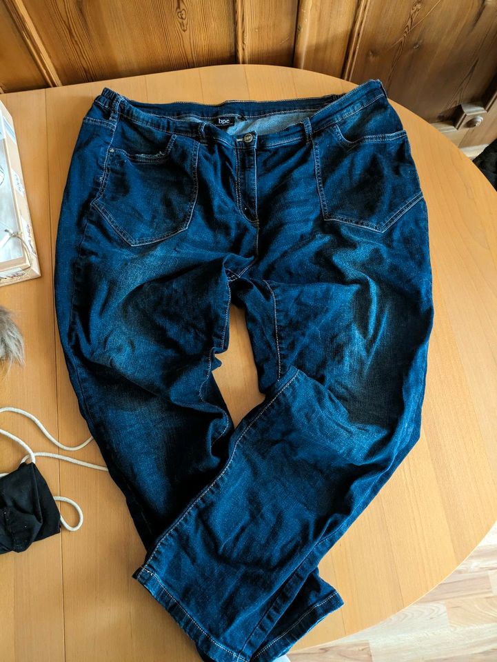 Gr 54 Jeans Bon Prix dunkel blau wie neu in Neuengörs