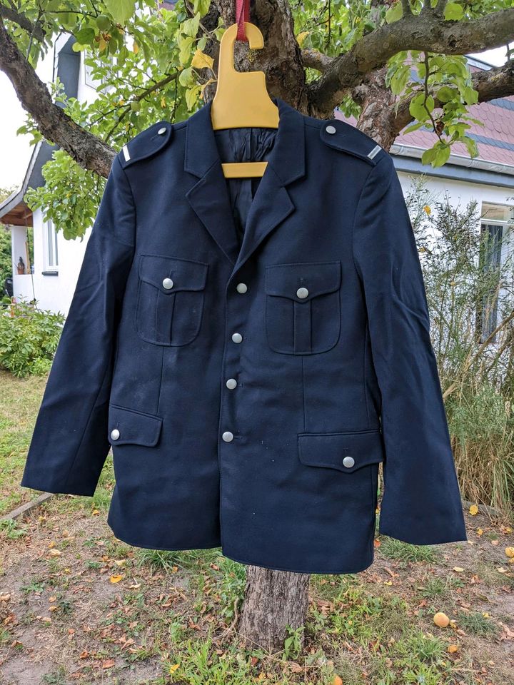 Dachbodenfund Feuerwehrjacke Uniform Silberknöpfe in Berlin