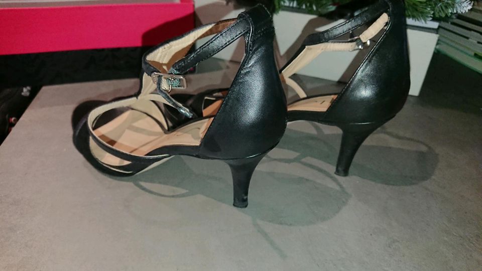 High Heels Pumps Abendkleidschuhe Gr. 39 schwarz in Bielefeld