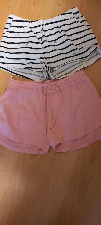 Mädchen Jogginganzug und kurze hosen in Wismar