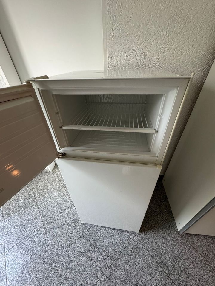 Whirlpool Kühlschrank mit Gefrierschrank + Lieferung in Neu-Isenburg