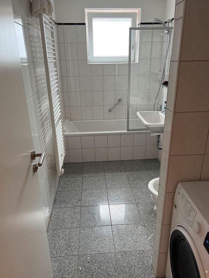 Lichtdurchflutete und moderne 2,5 Zimmer Wohnung mit Gartenanteil in Crailsheim