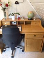 Kinder-/Jugendzimmer Möbel Schreibtisch Bett und 2 Schränke Sachsen - Oschatz Vorschau