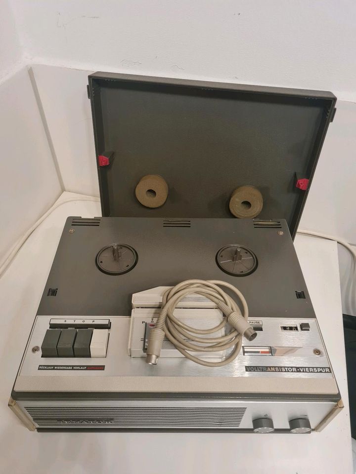 Senator 4 Spur Tonbandgerät tt 412 Volltransistor, alt 1965 in Nürnberg (Mittelfr)