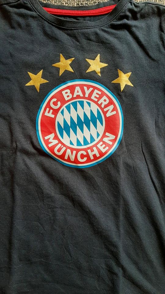 FC Bayern München Shirts Gr. 128 in Endingen