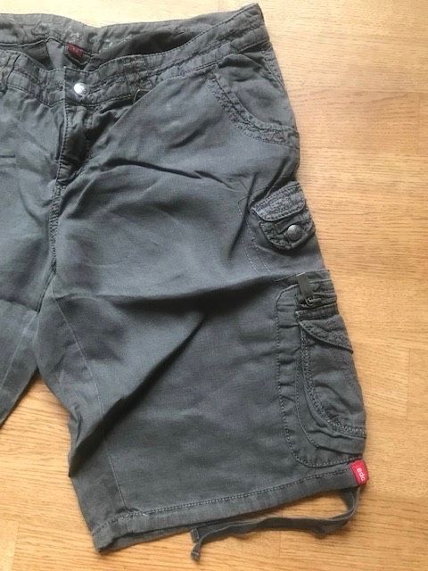 Leinenshorts von Esprit, khaki, Gr. 42 in Liederbach