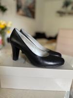 Elegante Lederschuhe mit Absatz - Gr. 38 Dresden - Löbtau-Nord Vorschau