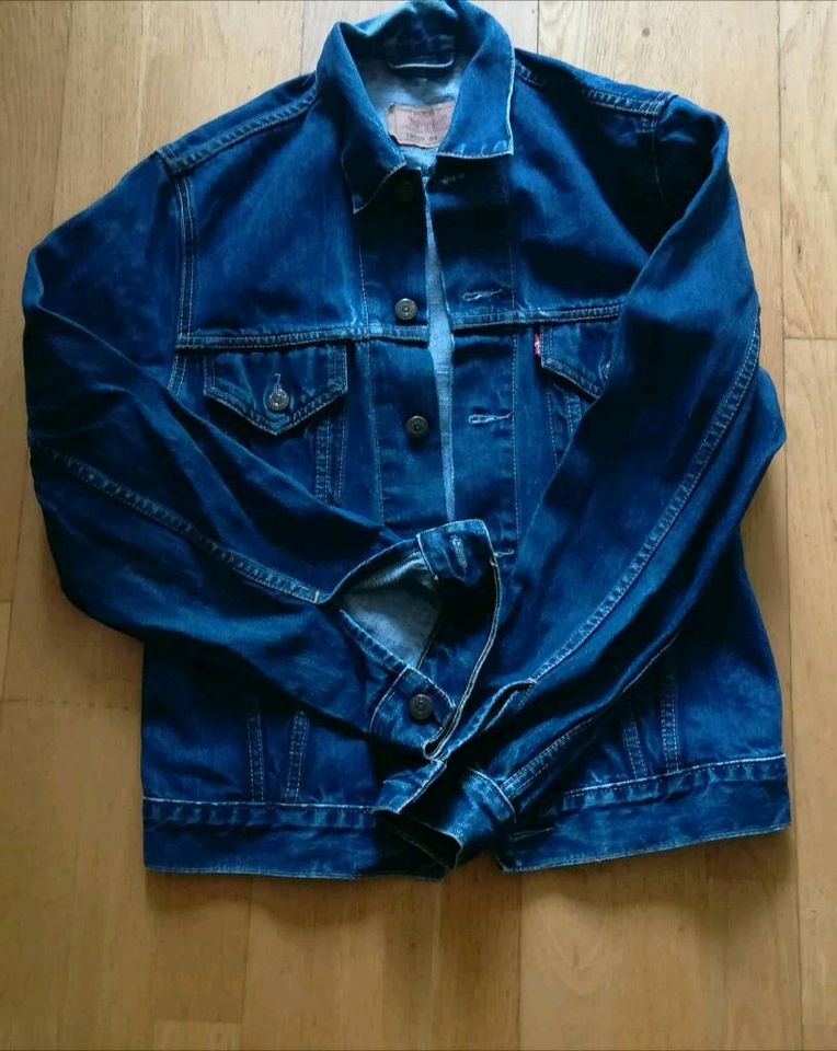 Klassische Levis Jeansjacke in Offenbach