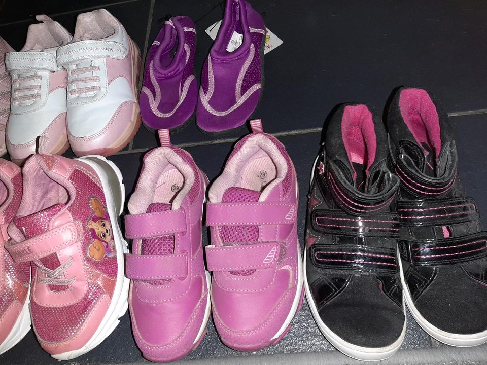 Mädchen Schuhe verschiedene Größen... in Leipzig