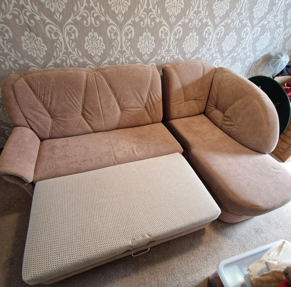 Couch Sofa mit Ottomane Ecksofa Schlaffunktion in Bismark (Altmark)