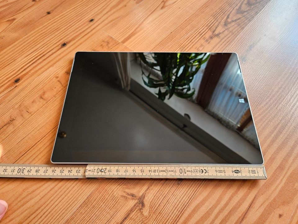 10,8 Zoll Microsoft Surface 3 128GB (1657), Tablet/Convertible in Übersee