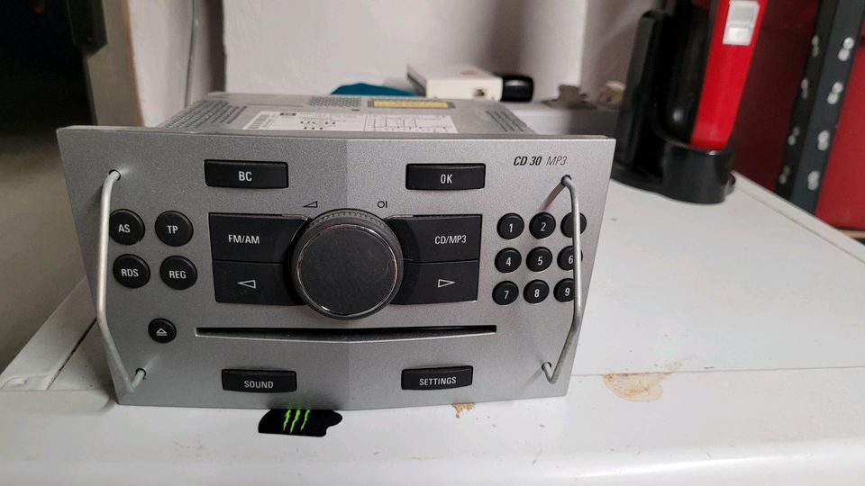 Radio von ein Opel Astra H in Schleiden